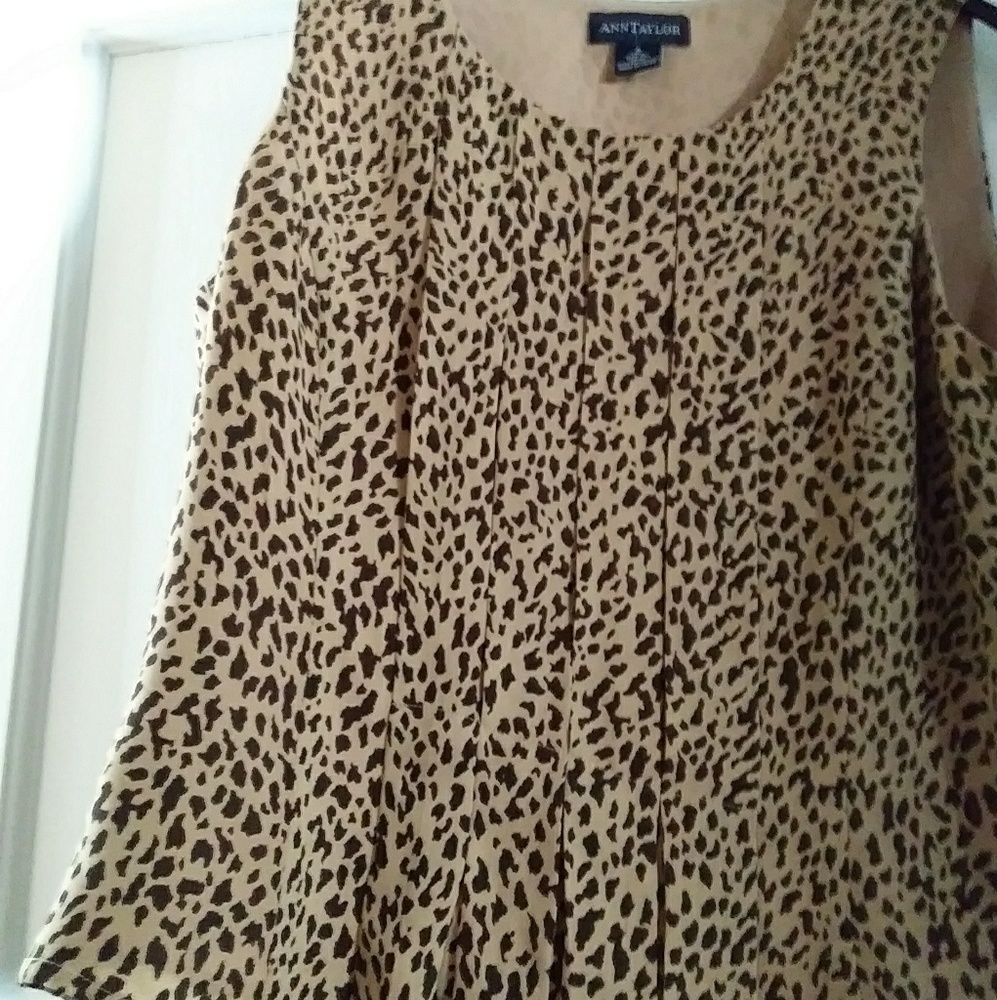 Ann Taylor Silk leopard print shell top /like new